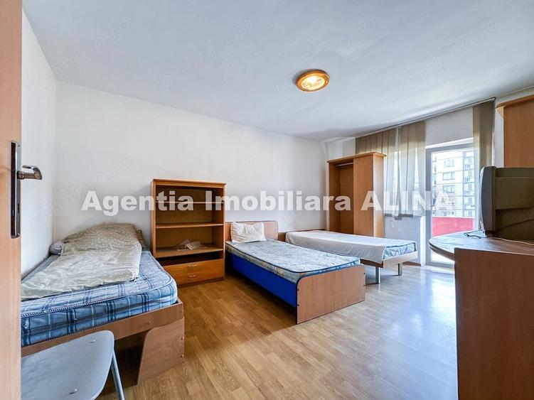 Apartament cu 4 camere decomandat în Decebal