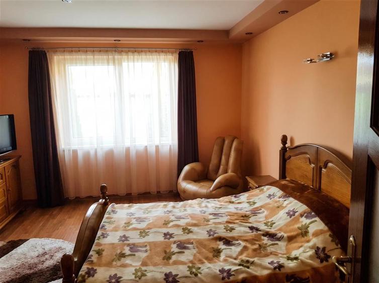 Casă individuală cu 7 camere cu Teren 700 Mp în Sud-Vest