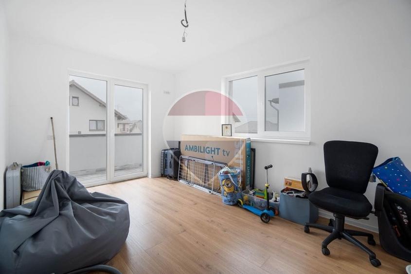 Duplex cu 4 camere cu Teren 163.5 Mp în Tărlungeni