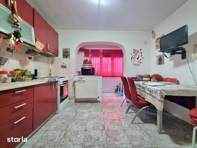 Apartament cu 3 camere decomandat, mobilat în Mioriței