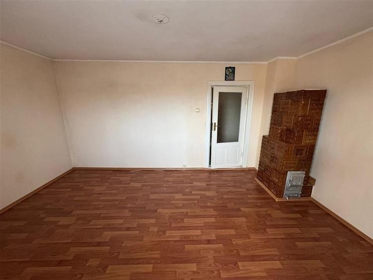 Apartament cu 3 camere decomandat în Câmpineanca
