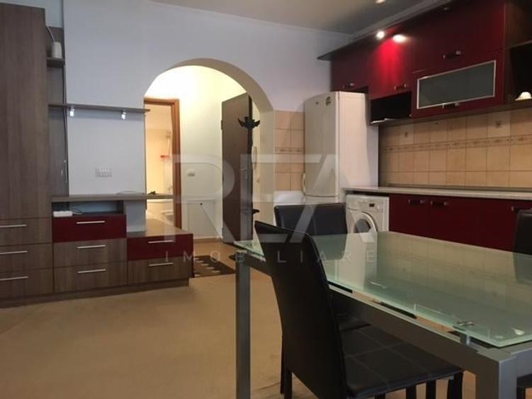 Apartament cu 3 camere semidecomandat, mobilat în Aviației