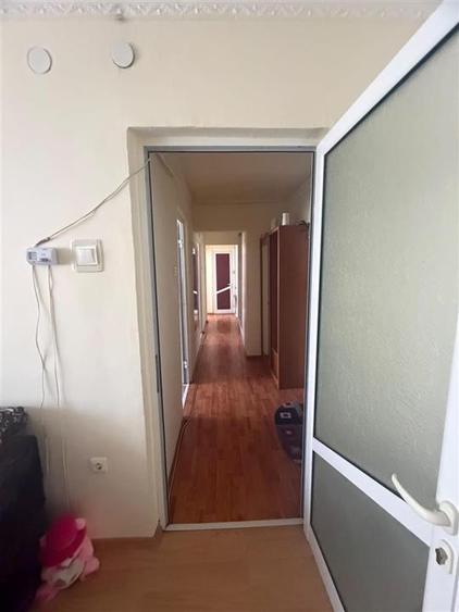 Apartament cu 3 camere decomandat, mobilat în Viziru 3