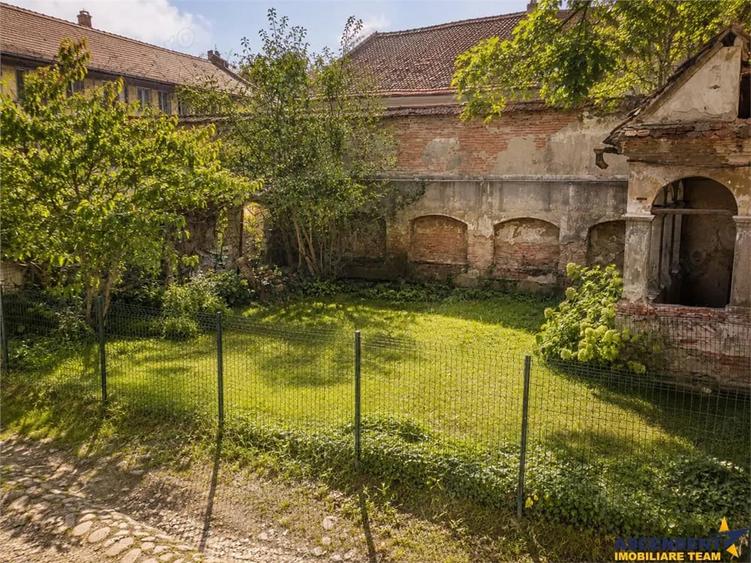 Casă cu 2 camere cu Teren 185 Mp în Centrul Istoric