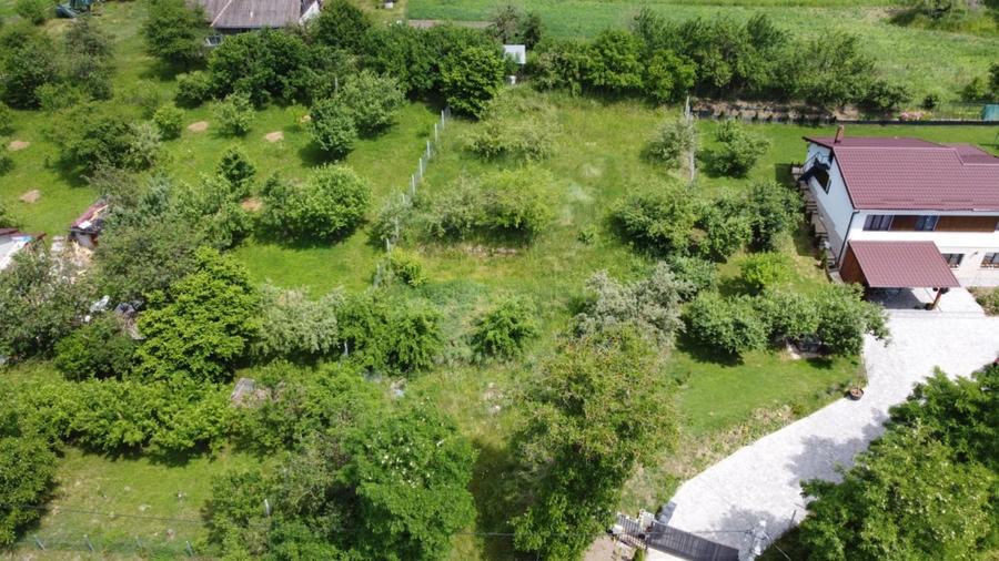 Teren Construcții intravilan de 800 mp, în Vâlcele