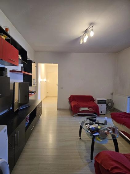 Apartament cu 3 camere semidecomandat în Gheorghe Lazăr