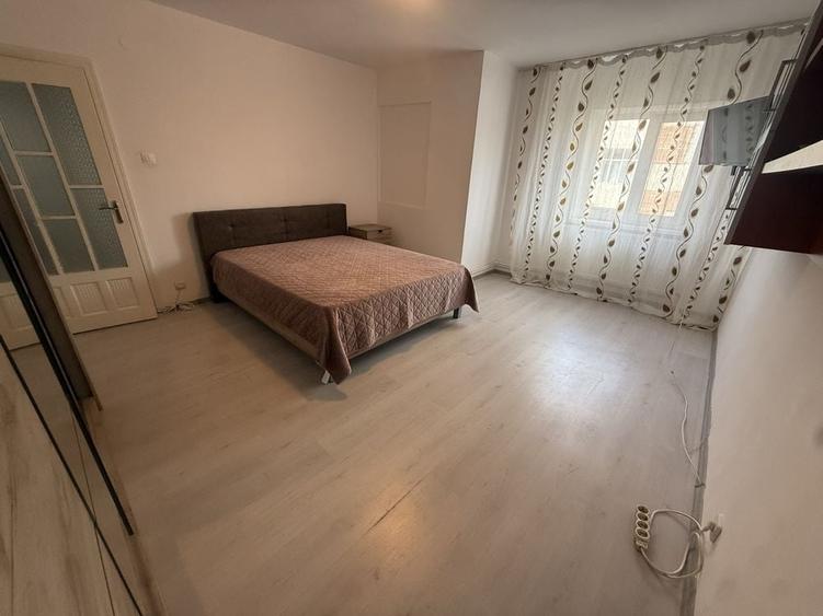Apartament cu 2 camere decomandat în 1 Mai