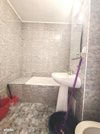 Apartament cu 3 camere decomandat în Găvana
