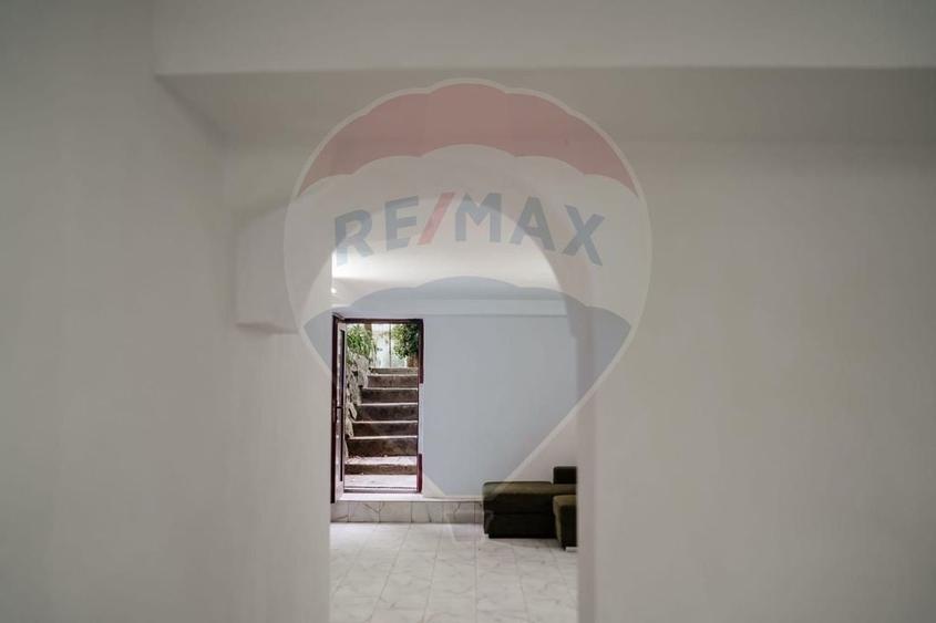 Spațiu comercial, de 71.849998474121 mp, în Gării
