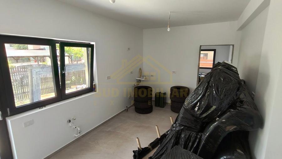 Casă individuală cu 5 camere cu Canalizare în Central