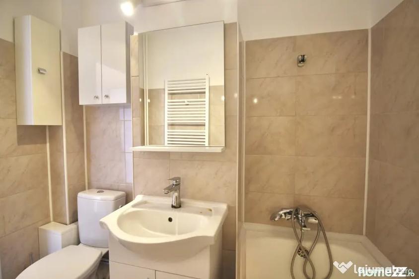 Apartament cu 3 camere decomandat în Teiul Doamnei