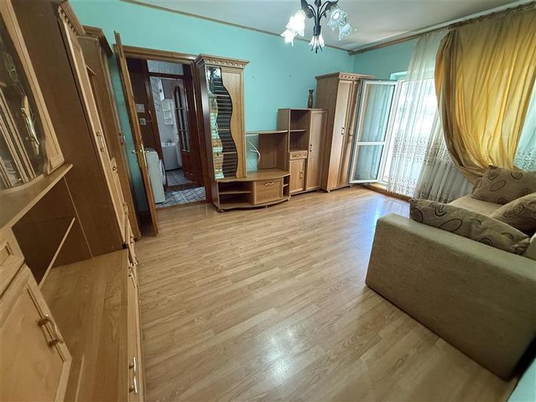 Apartament cu 2 camere semidecomandat în Mioriței