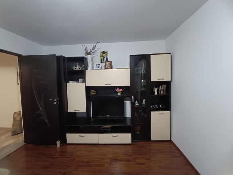 Apartament cu 2 camere decomandat în Berca