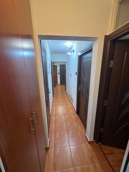 Apartament cu 3 camere decomandat în Olteniței