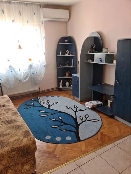 Apartament cu 4 camere decomandat în Central