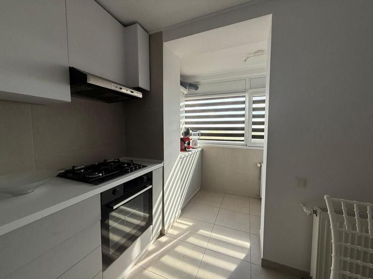 Apartament cu 3 camere semidecomandat în Viziru 1