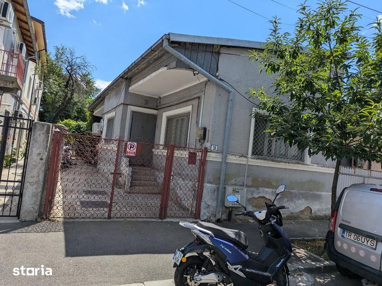 Casă cu 5 camere cu Teren 236 Mp în Crângași