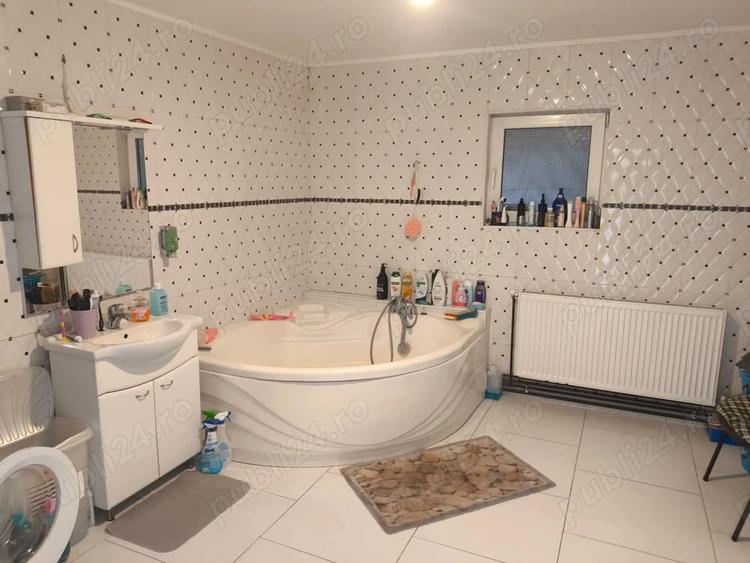 Casă cu 5 camere cu Teren 722 Mp în Central