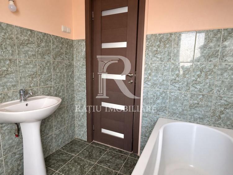 Casă individuală cu 5 camere cu Canalizare în Biharia