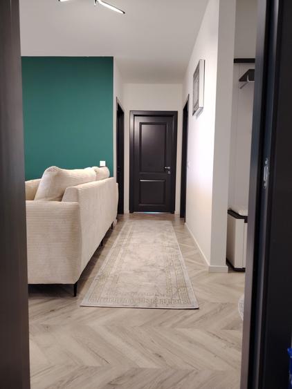 Apartament cu 3 camere decomandat în Florești
