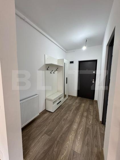 Apartament cu 3 camere semidecomandat, mobilat în Florești