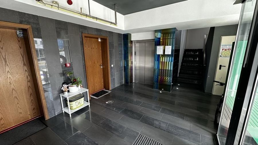 Apartament cu 3 camere decomandat în Palazu Mare
