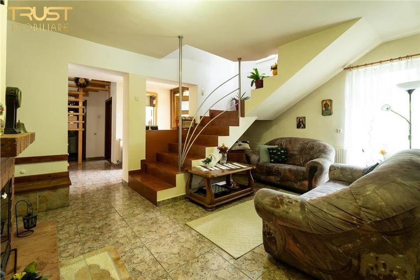 Apartament cu 9 camere semidecomandat în Central