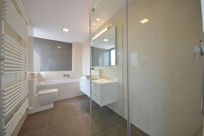 Apartament cu 3 camere decomandat, mobilat în Aviatorilor