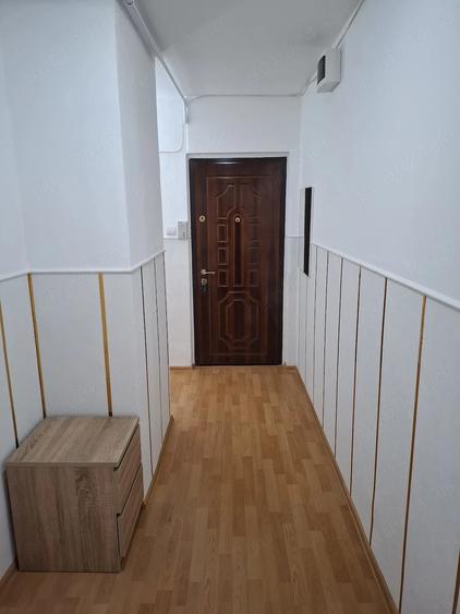 Proprietar inchiriez apartament 3 camere - 8