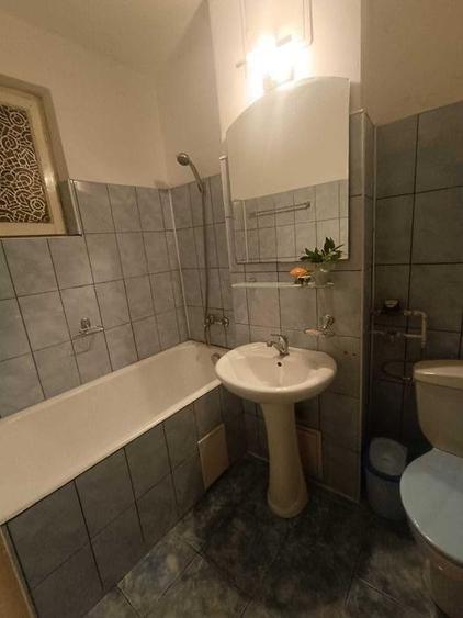 Apartament cu 2 camere semidecomandat în Podu Roș