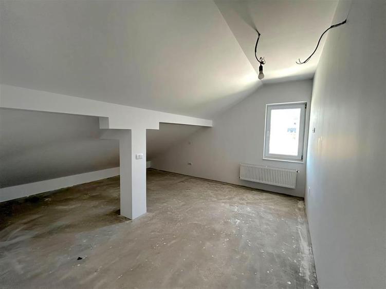Penthouse cu 3 camere decomandat în Burdujeni