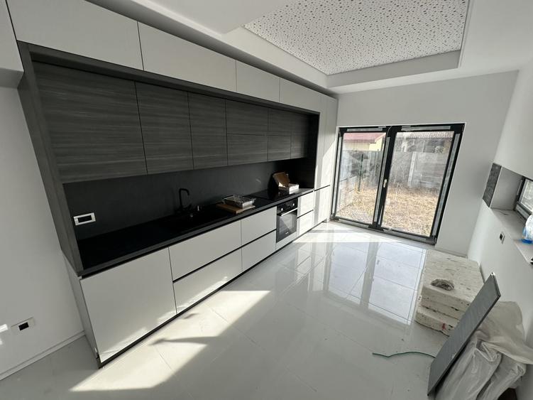 Duplex cu 5 camere cu Canalizare în Exterior Nord