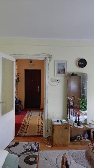 Apartament cu 3 camere decomandat, mobilat în Est
