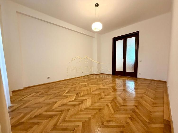 Birou, de 143.61000061035 mp, în Polonă