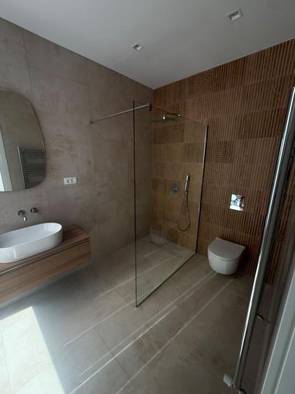 Casă cu 5 camere cu Canalizare în Pipera