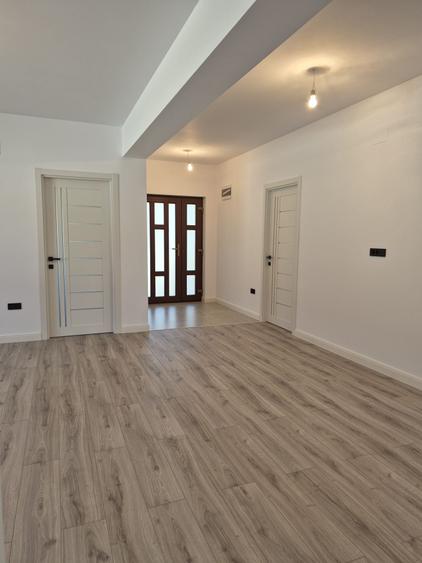 Casă cu 3 camere în Tomești
