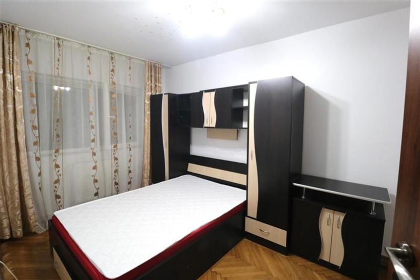 Apartament cu 3 camere semidecomandat, mobilat în Girocului