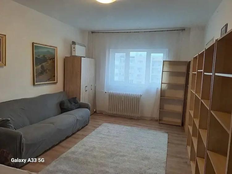 Garsonieră decomandată în Muncii