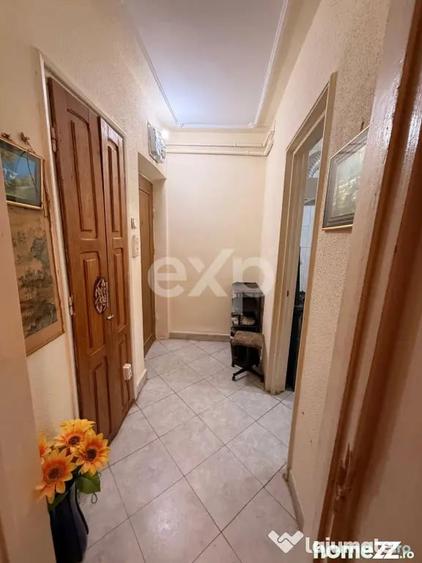 Apartament cu 2 camere semidecomandat în Craiovei