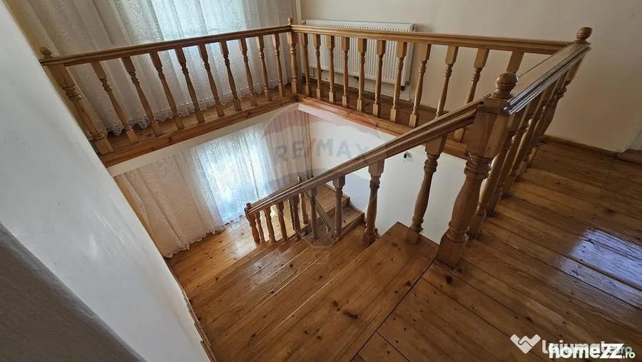 Casă cu 5 camere cu Teren 2078 Mp în Bogata