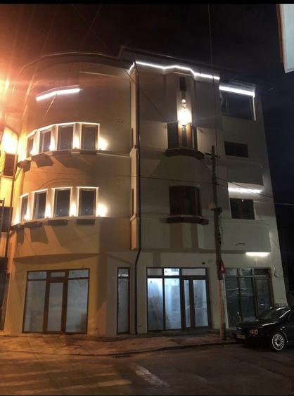 Casă individuală cu 15 camere cu Canalizare în Polonă