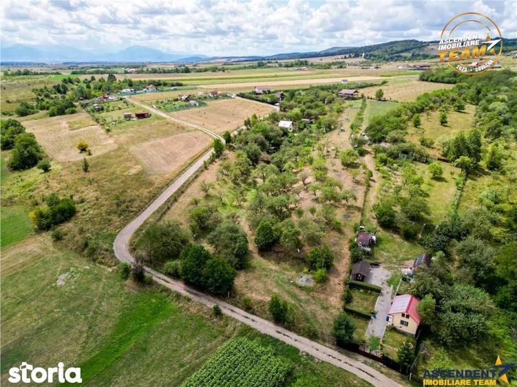 Teren de 4500 mp, în Ilieni
