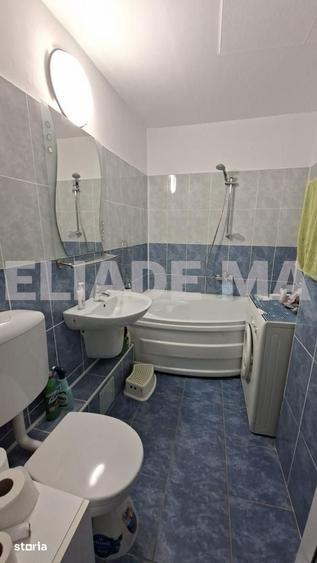 Apartament cu 3 camere decomandat în Sud