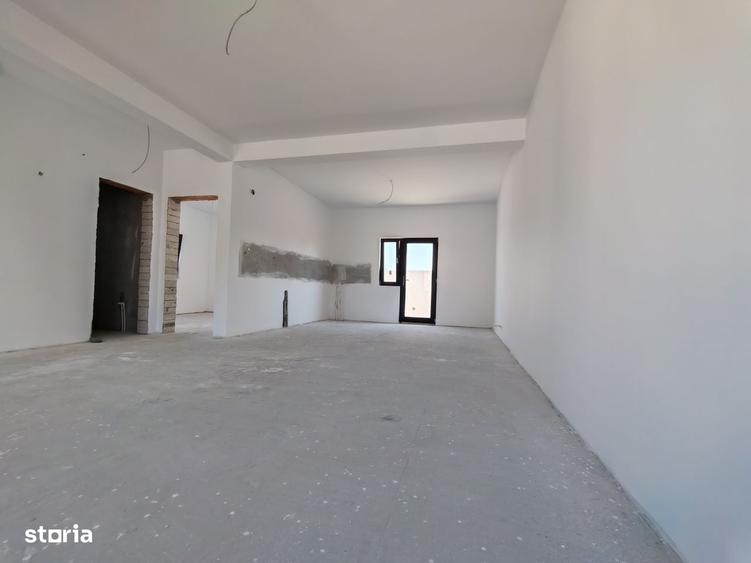 Casă cu 4 camere în Lumina