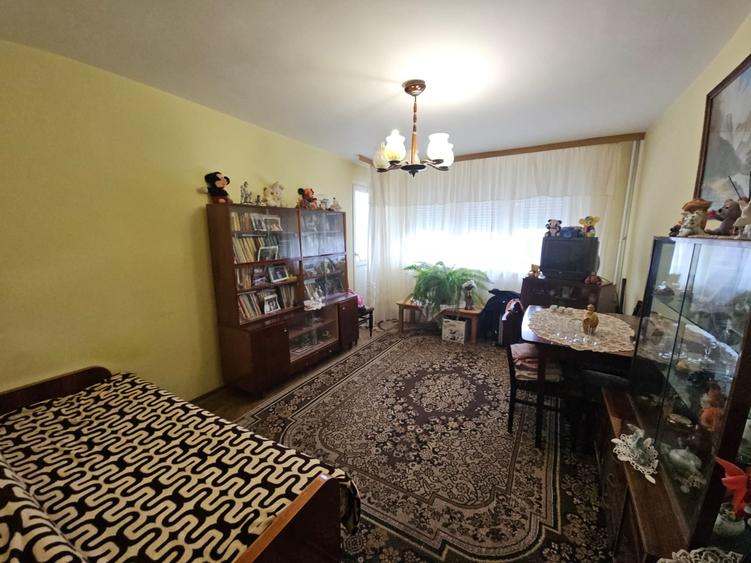 Garsonieră decomandată în Central