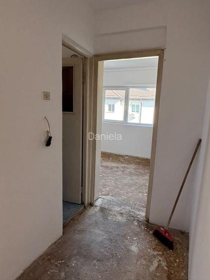 Proprietar: Apartament 102 mp, 4 camere, Etaj 2, 2 bai, 2 balcoane + Boxa Balotesti, langa DN1 (In plina renovare)
