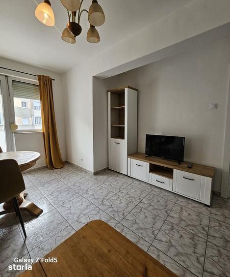 Apartament cu 3 camere decomandat în Iosia