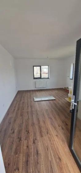 Casă cu 5 camere în Domnești
