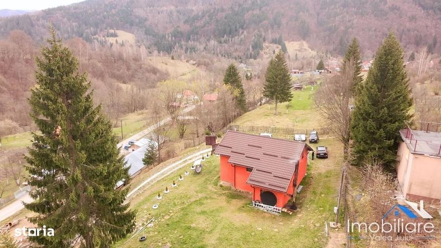 Casă cu 4 camere cu Teren 1711 Mp în Uric