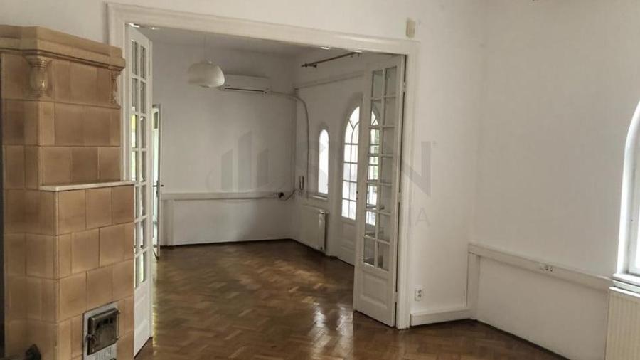 Apartament cu 3 camere decomandat în Casin